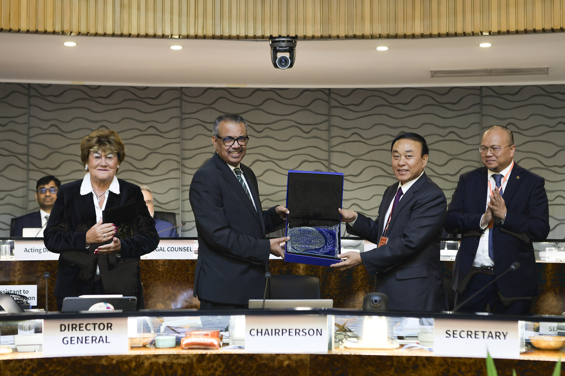 Dr Tedros Adhanom Ghebreyesus, WHO Director-General, presented a plaque to Lao Minister of Health Dr Bounfeng Phoummalaysith